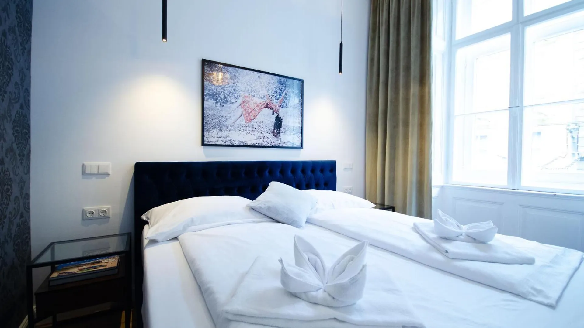 וינה Charming Historical Apartments Near City Centre 0*,